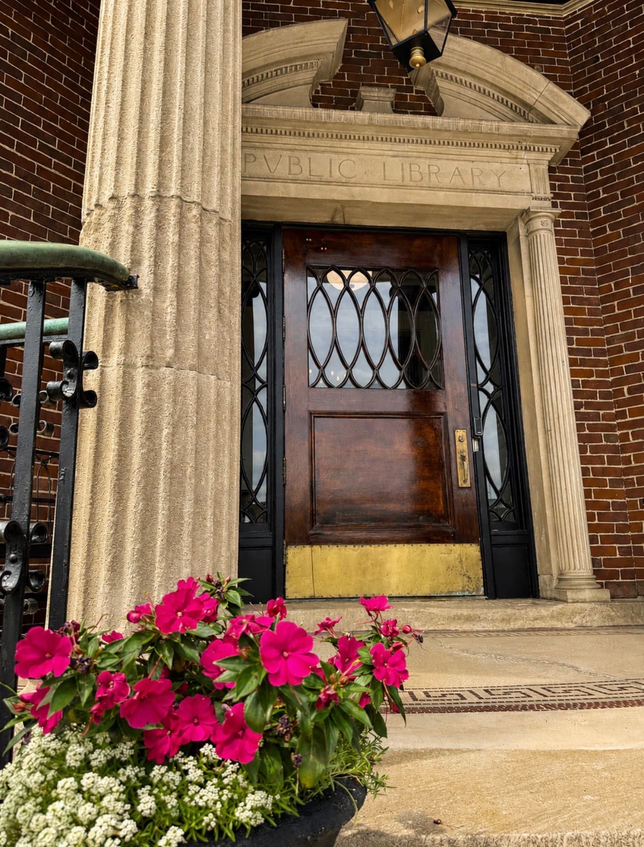 Library exterior — view 7
